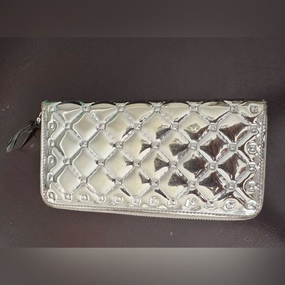 Valentino Garavani Silver Quilted Leather
Rockstud Spike Zip Around Wallet - Picture 2 of 11